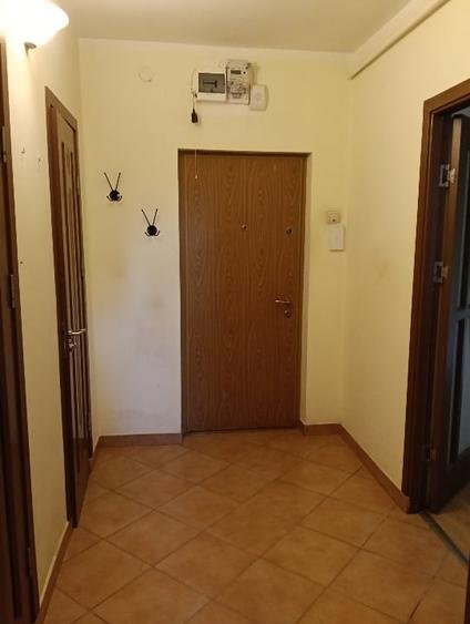 Apartament cu 4 camere semidecomandat, mobilat în Piața Unirii