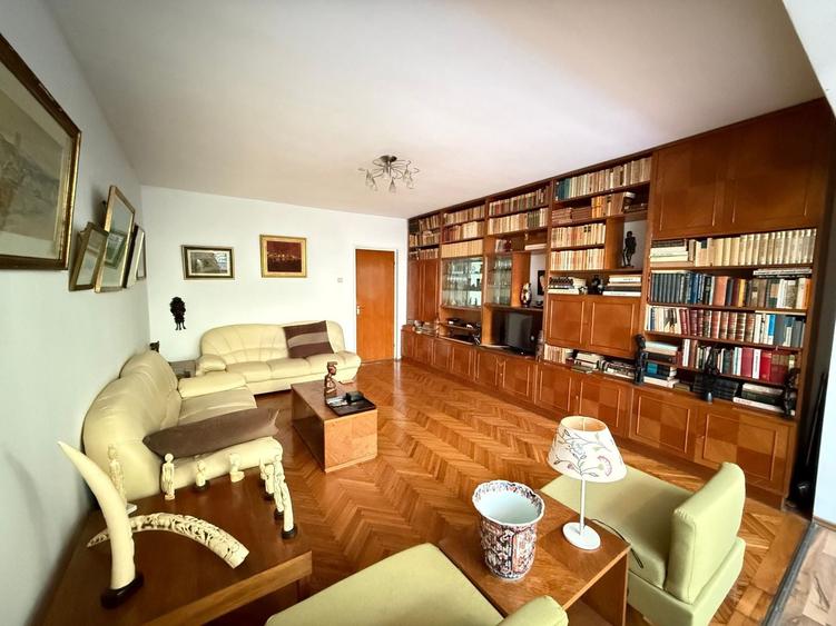 Apartament cu 4 camere decomandat în Arcul de Triumf