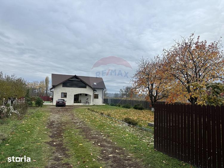 Casă cu 4 camere cu Teren 5000 Mp în Girov