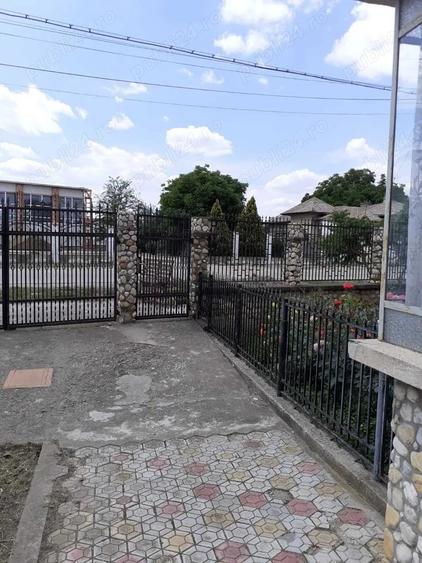 Casă cu 4 camere în Bucșani