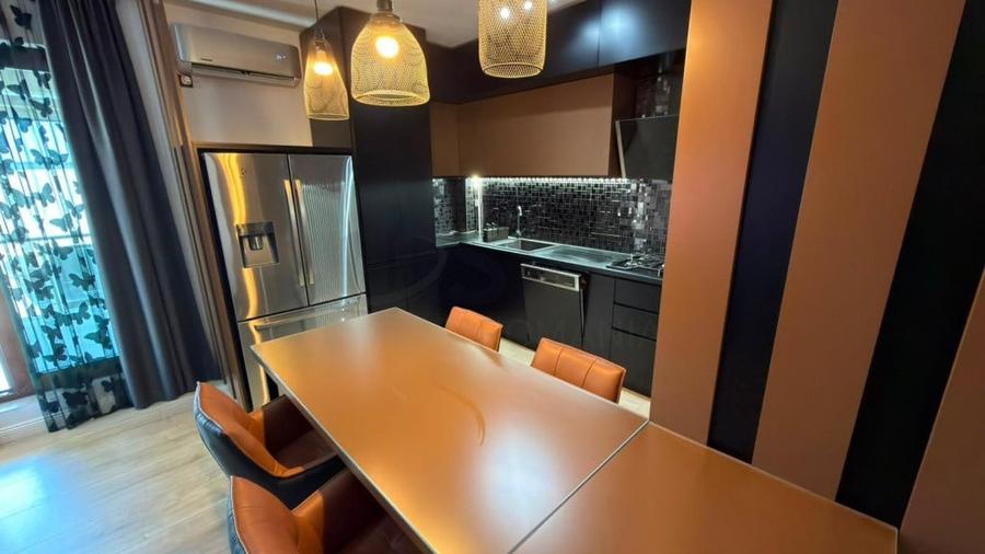 Apartament cu 3 camere semidecomandat în Sisești