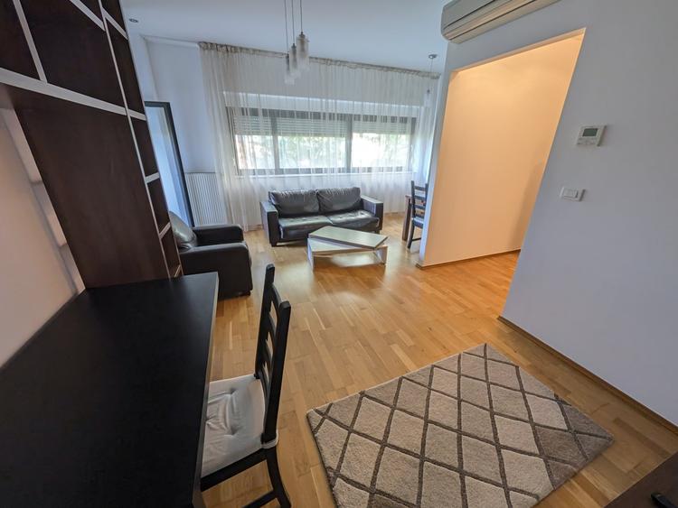 Apartament cu 3 camere, mobilat în Băneasa