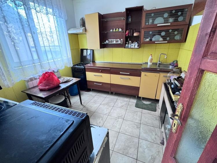 Casă individuală cu 4 camere cu Teren 120 Mp în Central