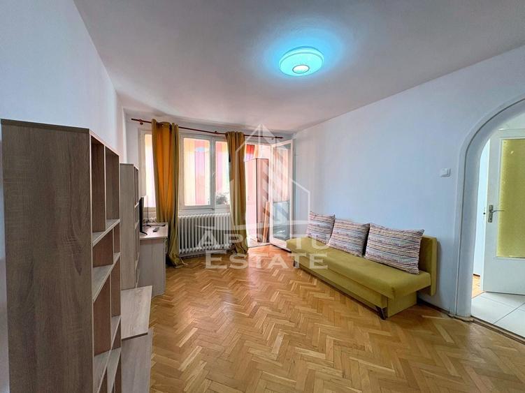 Apartament cu 2 camere semidecomandat, mobilat în Complex Studențesc