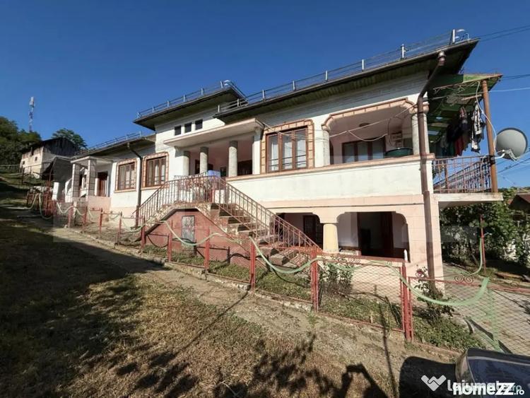 Casă cu 4 camere cu Teren 1100 Mp în Central