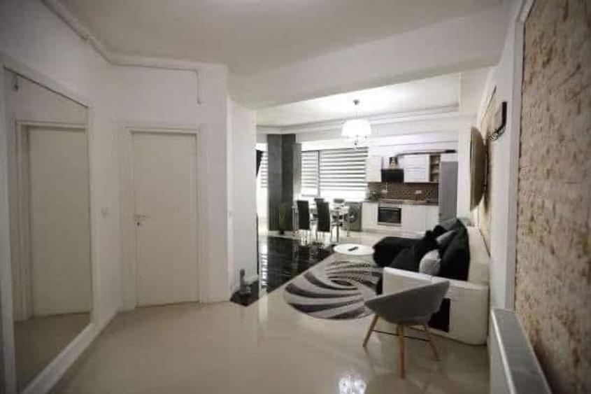 Apartament cu 2 camere semidecomandat, mobilat în Mamaia-Sat