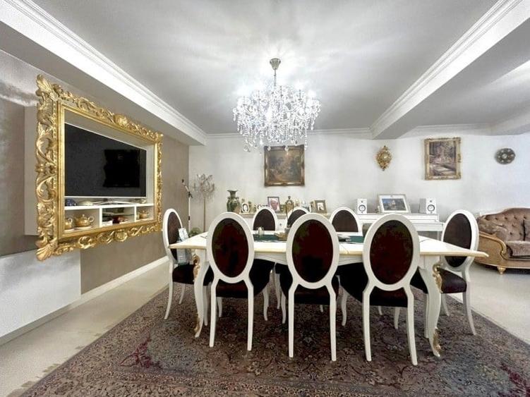 Casă cu 6 camere cu Garaj în Primăverii