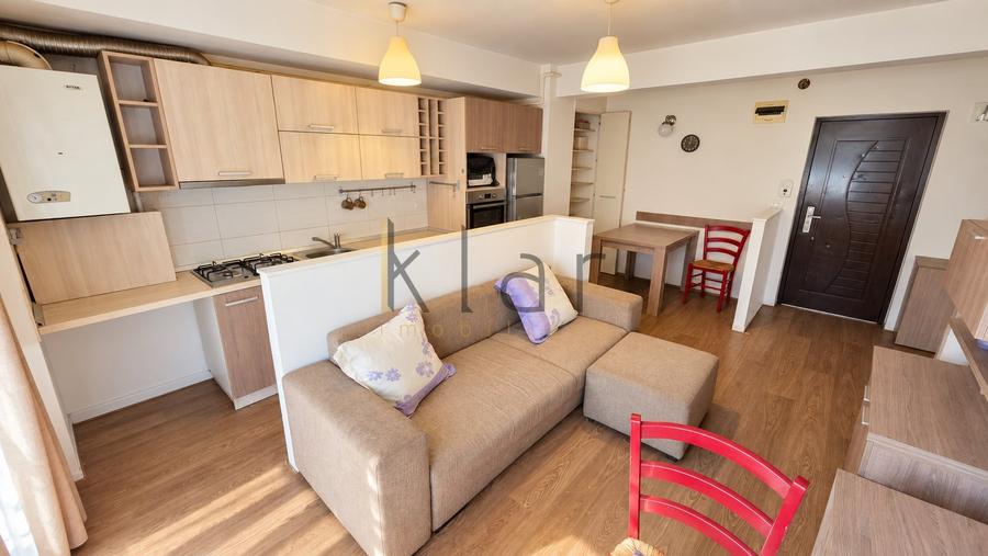 Apartament cu 3 camere semidecomandat, mobilat în Florești