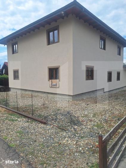 Casă cu 7 camere cu Teren 1000 Mp în Central