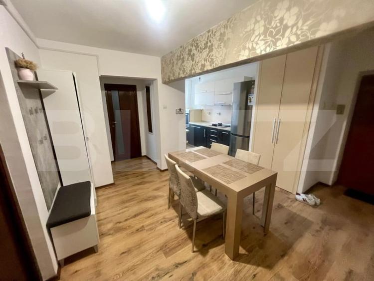 Apartament cu 3 camere semidecomandat în Rogerius