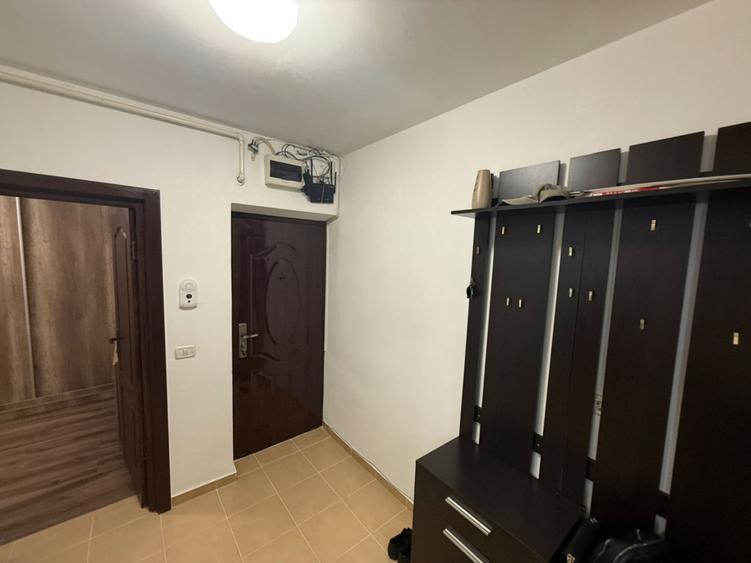 Apartament cu 3 camere decomandat, mobilat în Central