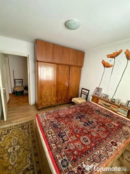 Apartament cu 3 camere semidecomandat în Rahova