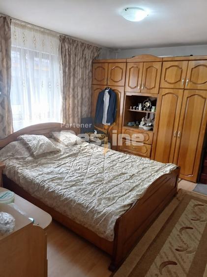Casă individuală cu 4 camere semidecomandat cu Canalizare în Valea Lupului