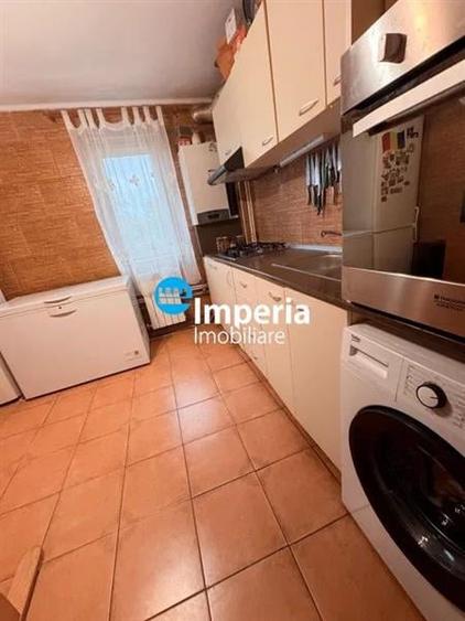 Apartament cu 3 camere semidecomandat în Tătărași