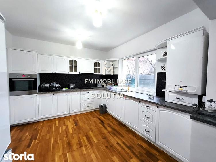 Casă cu 5 camere cu Teren 800 Mp în Valea Borcutului