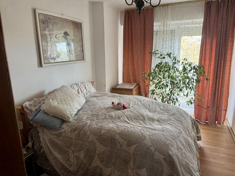 Apartament cu 3 camere în Polivalentă