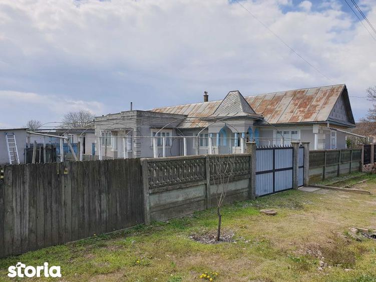Casă cu 4 camere cu Teren 93 Mp în Sarichioi