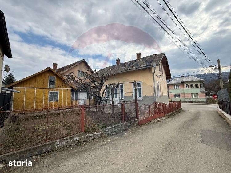 Casa de vanzare in GURA HUMORULUI zona Arini? 250 mp teren - 1