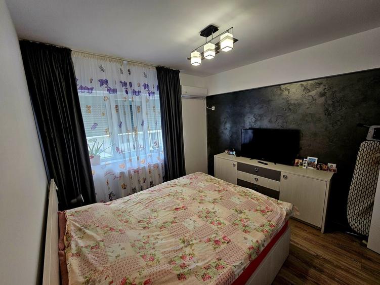 Apartament cu 2 camere decomandat în Runcu