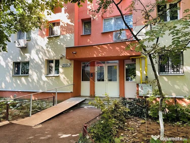 Apartament cu 2 camere decomandat în Teiul Doamnei