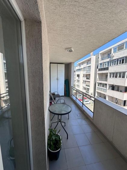 Apartament cu 2 camere semidecomandat în Berceni