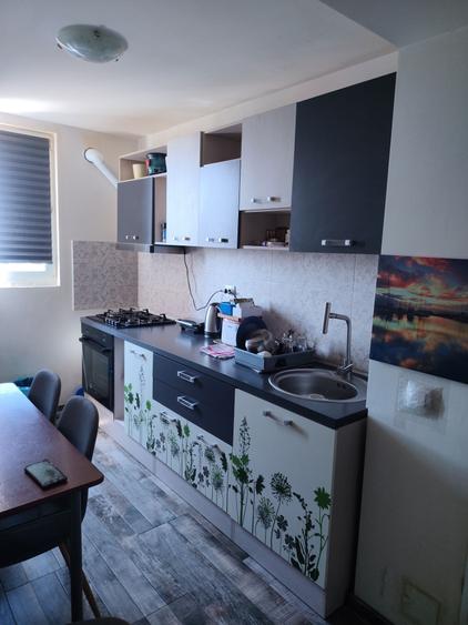 Apartament cu 2 camere semidecomandat în Dristor
