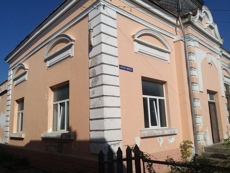 Casă cu 2 camere în Roman