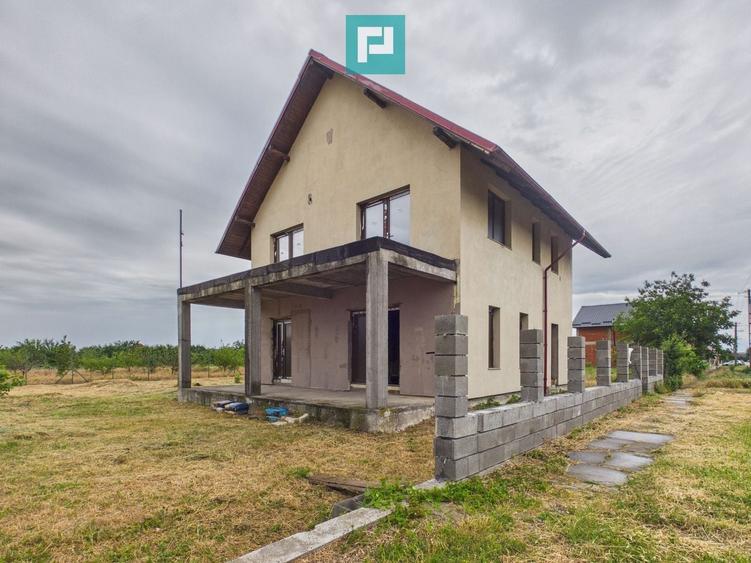 Casă individuală cu 5 camere cu Canalizare în Exterior Vest