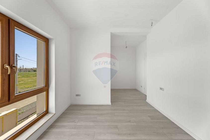Duplex cu 4 camere cu Teren 400 Mp în Vladimirescu