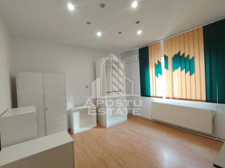 Apartament cu 3 camere decomandat în Mehala