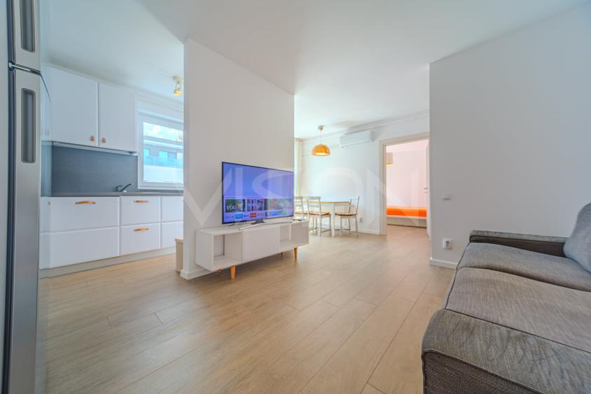 Apartament cu 3 camere semidecomandat în Între Lacuri