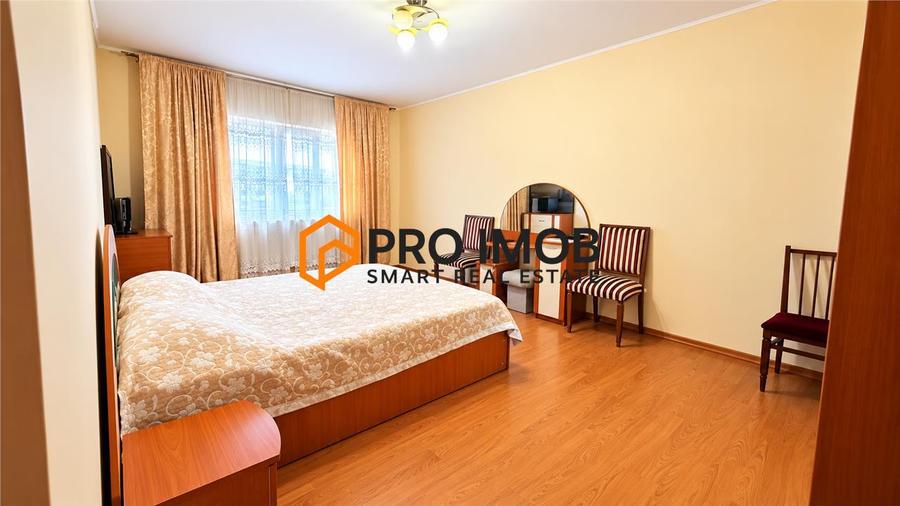 Apartament cu 3 camere decomandat în Micro 12