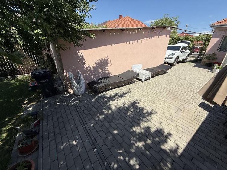 Casă cu 4 camere în Careiului