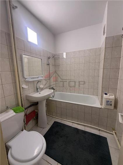 Apartament cu 2 camere semidecomandat în Podu Roș