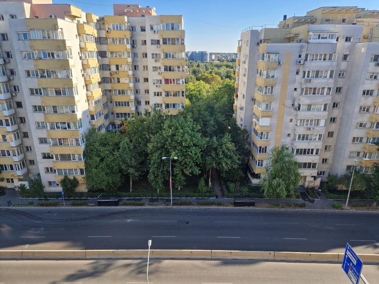Apartament cu 3 camere decomandat în Tei
