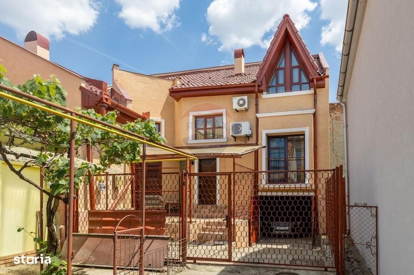 Casă cu 3 camere cu Teren 320 Mp în Central