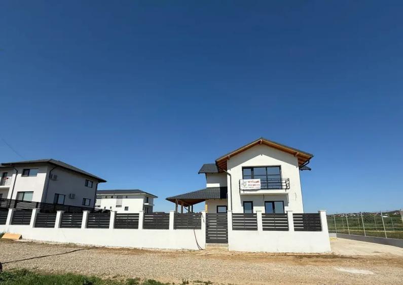 Casă cu 5 camere cu Teren 490 Mp în Păulești