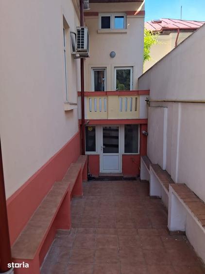 Casă cu 6 camere cu Teren 200 Mp în Timpuri Noi
