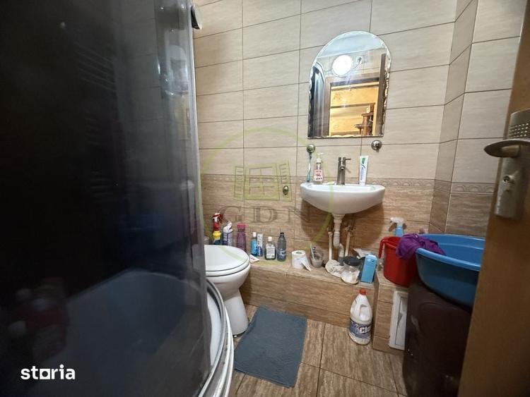 Apartament cu 4 camere decomandat, mobilat în Craiovița Nouă