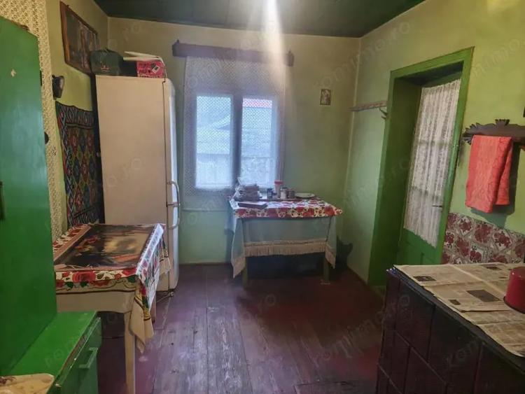 Casă cu 2 camere cu Teren 1600 Mp în Grămești