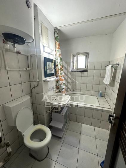 Apartament cu 3 camere decomandat în Girocului
