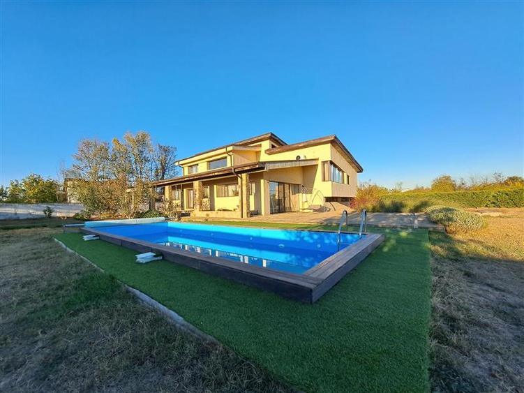 Casă individuală cu 8 camere cu Piscina în Samurcași