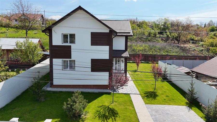 Casă individuală cu 5 camere cu Canalizare în Valea Lupului