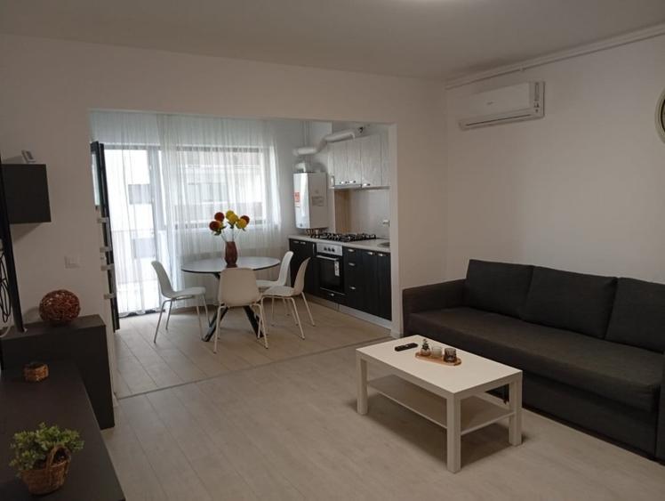 Apartament cu 2 camere decomandat în Titan