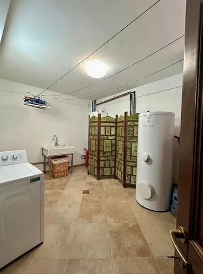 Casă individuală cu 6 camere cu Teren 515 Mp în Bucium