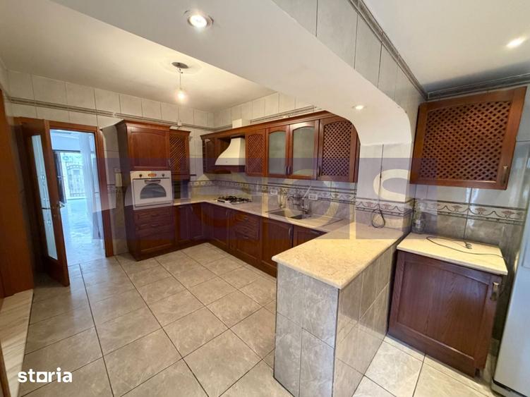 Casă cu 5 camere cu Teren 258 Mp în Ion Creangă