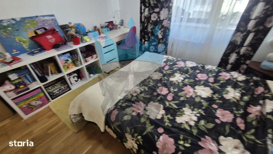 Apartament cu 3 camere, mobilat în Tei