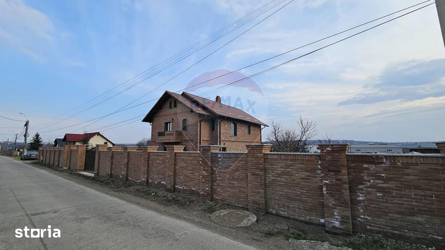 Casă cu 5 camere cu Teren 840 Mp în Șcheia