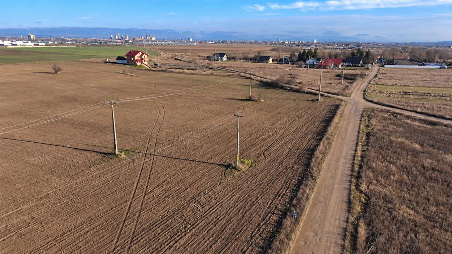 Teren intravilan de 3600 mp, în Dumbrava Roșie