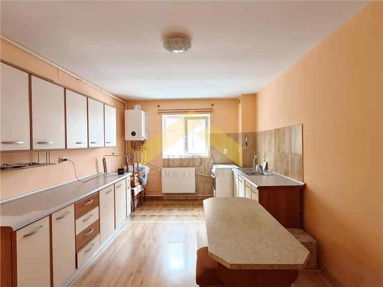 Apartament cu 2 camere decomandat în Lipovei